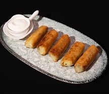 Мини-блинчики с мясом и сметаной