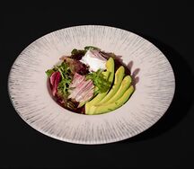 Салат со свеклой и козьим сыром