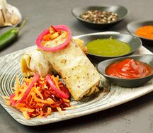 Ролл с курицей и яйцом