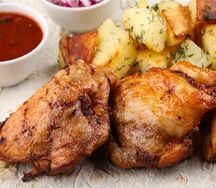 Филе бедра курицы с картошкой на мангале