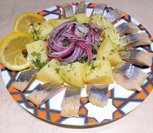 Сельдь с луком и картошкой