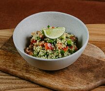Салат из кус-куса и авокадо