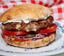 Гурманская плескавица в булочке