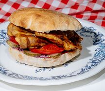 Бургер Пилечи батак в булочке