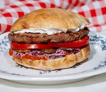 Классический бургер Плескавица в булочке