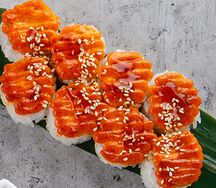 Ролл запеченный со снежным крабом