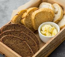 Хлебная корзина с маслом