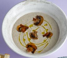 Крем-суп с грибами и гренками