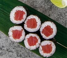 Ролл с тунцом