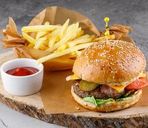 Шефбургер с говяжьей котлетой и беконом