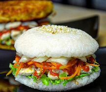 Рисовый бургер с говядиной