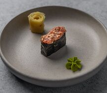 Острые суши тунец