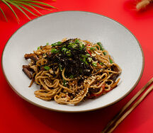 Жареная лапша с говядиной