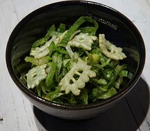 Зеленый салат с эдамамэ