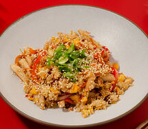 Жареный рис с курицей