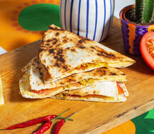 Большая кесадилья Вегетариано