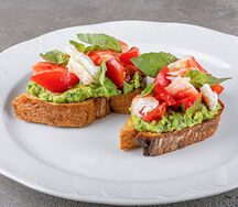 Брускетта с крабом