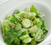 Зелёный салат с авокадо
