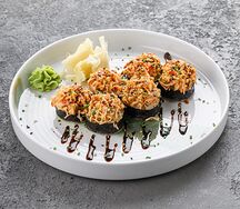 Запечённый ролл с крабом