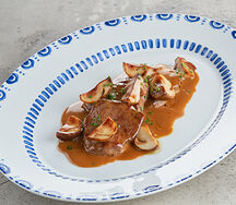 Медальоны из говядины с белыми грибами