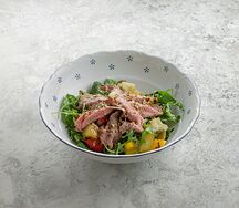 Тёплый салат с ростбифом