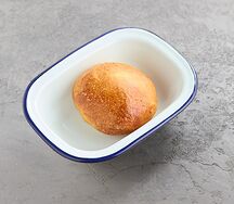 Пирожок с яблоком и корицей