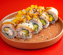 Ролл опаленный угорь с персиком ким-чи