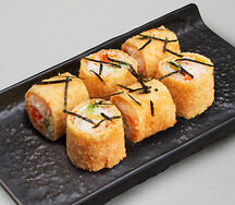 Ролл со снежным крабом и авокадо в темпуре