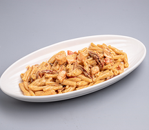 Паста с лососем и вялеными томатами