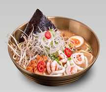 Рамен мисо кимчи с креветками и кальмаром