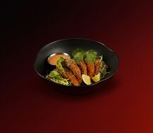 Креветки темпура с капустным салатом