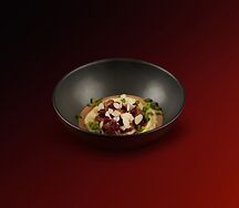 Митболы с брусничным соусом и картофельным пюре