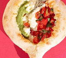 Лодочка с томатами и страчателлой