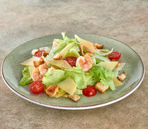 Салат Цезарь с креветками