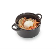 Каша овсяная с беконом и яйцом пашот