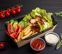 Ланч-бокс с картошкой фри и курицей