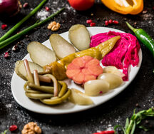 Ассорти из соленных овощей