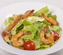 Салат Цезарь из креветок