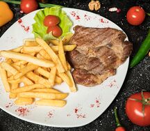 Свиная отбивная с гарниром