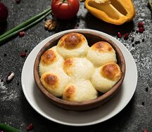 Шампиньоны жареные с сыром в кеци