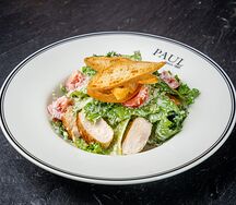 Салат Цезарь с курицей