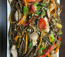 Гречневая лапша соба и курица терияки