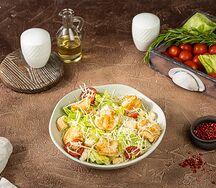 Салат Цезарь с креветками