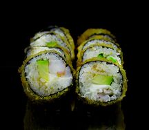 Ролл с креветкой панко