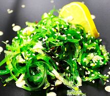 Салат Чука в ореховом соусе