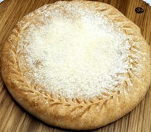 Пирог с черной смородиной и сливками большой