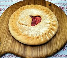 Пирог кокос-банан-клубника большой