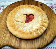 Пирог кокос-банан-клубника маленький