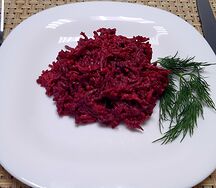 Салат из свеклы с сыром и чесноком