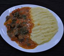Гуляш с гарниром